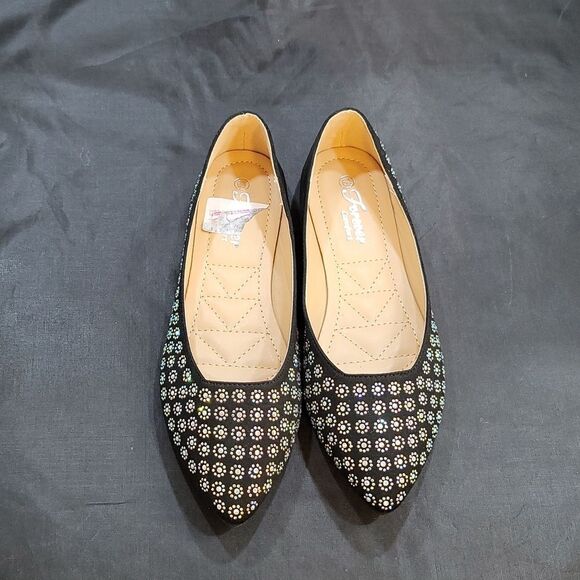 BRAND NEW FOREVER STUDDED POINTED TOE WOMEN"S BALLET FLATS - Picture 3 of 13